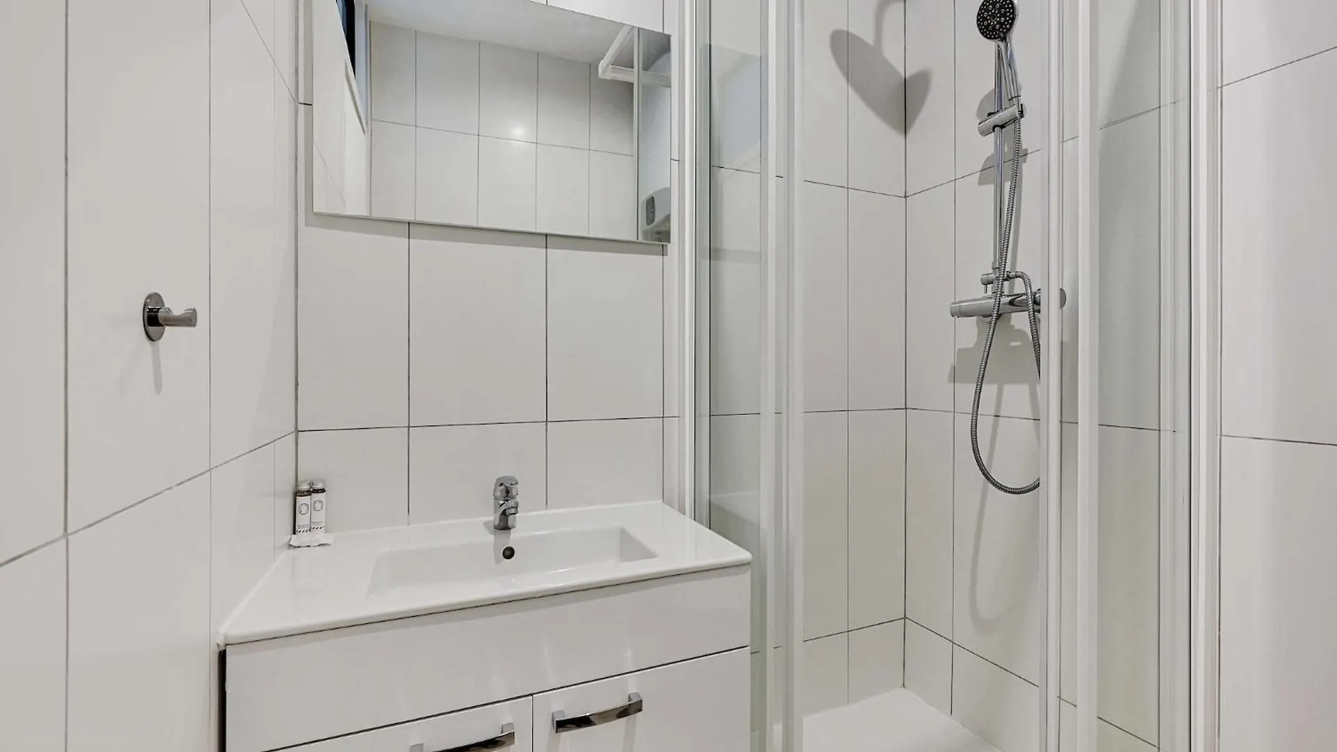 Charming Flat - Rambuteau - Mobility Lease Apartment Paris France