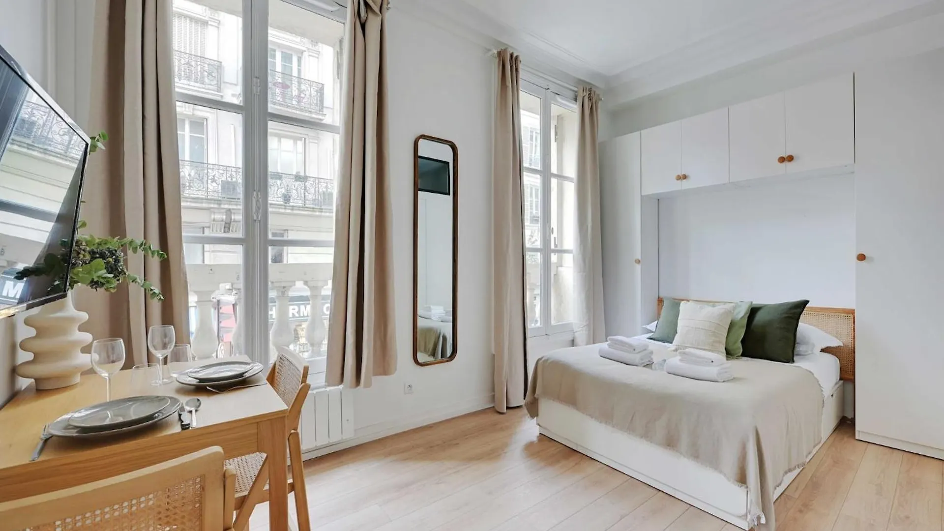 Charming Flat - Rambuteau - Mobility Lease Apartment Paris France